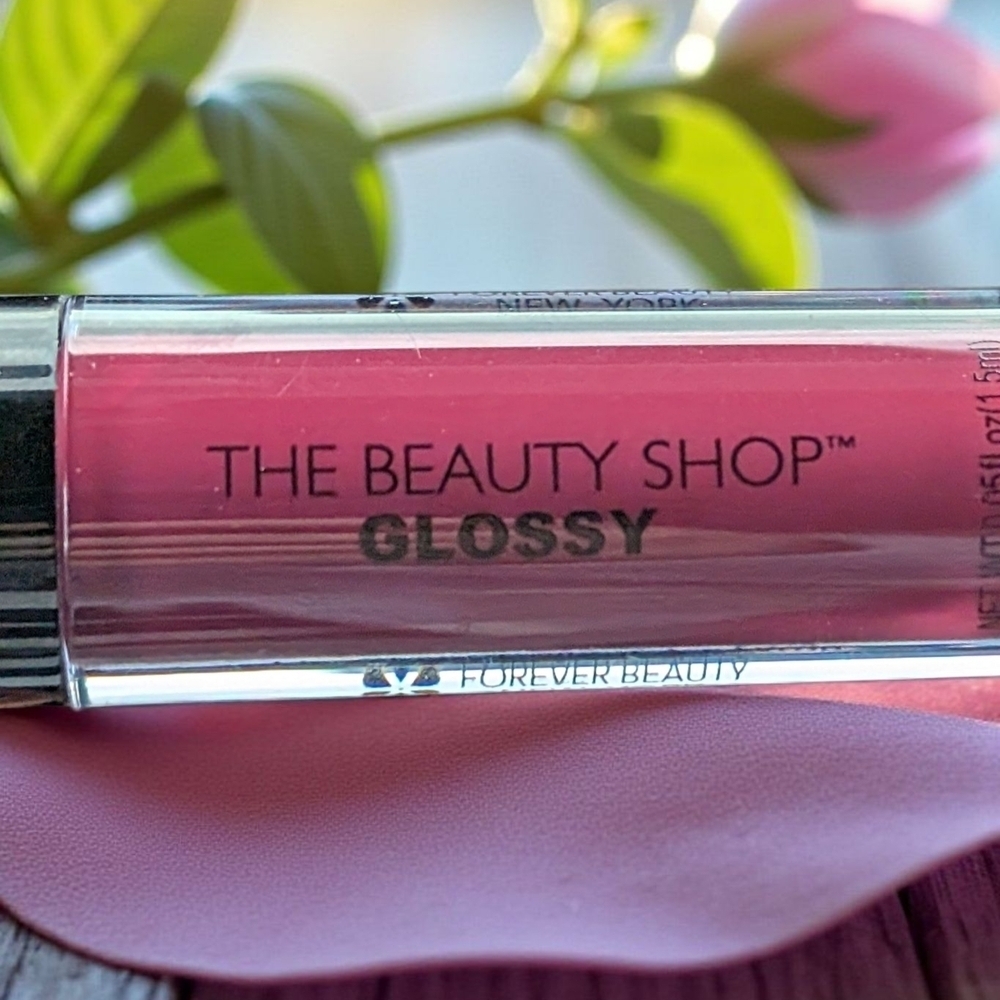 The Beauty Shop Glossy Luxurious Pink Lipstick (New) - Picture 2 of 4